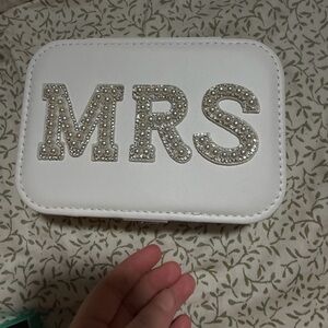Elegant White 'MRS' jewelry holder